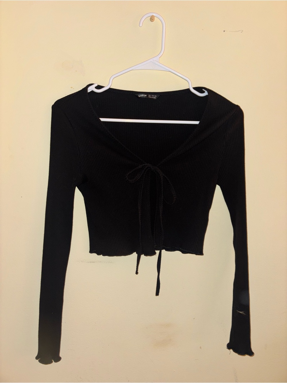 SHEIN Black Ribbed Tie-Front Cropped Long Sleeve Top